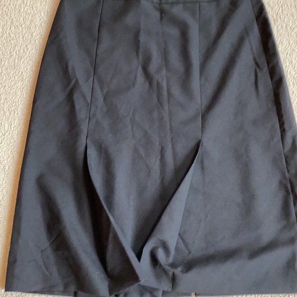 Pleated skirt. - Picture 2 of 7